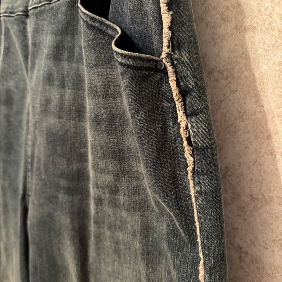 Lysse Jeans (gs) - Picture 2 of 5